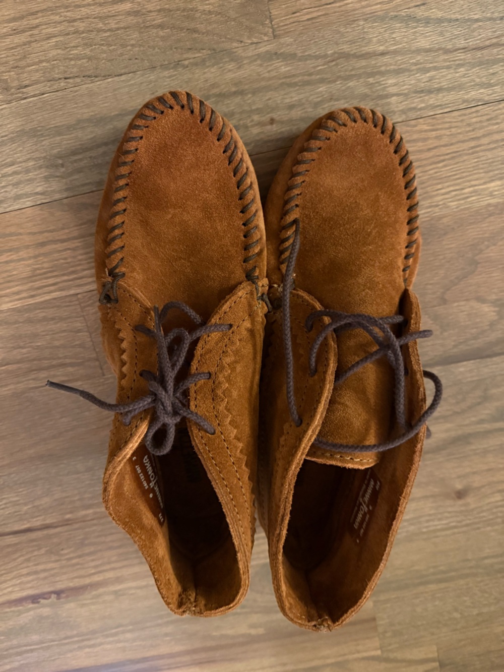 Minnetonka Women’s Rust Brown Suede Moccasin Slip-Ons